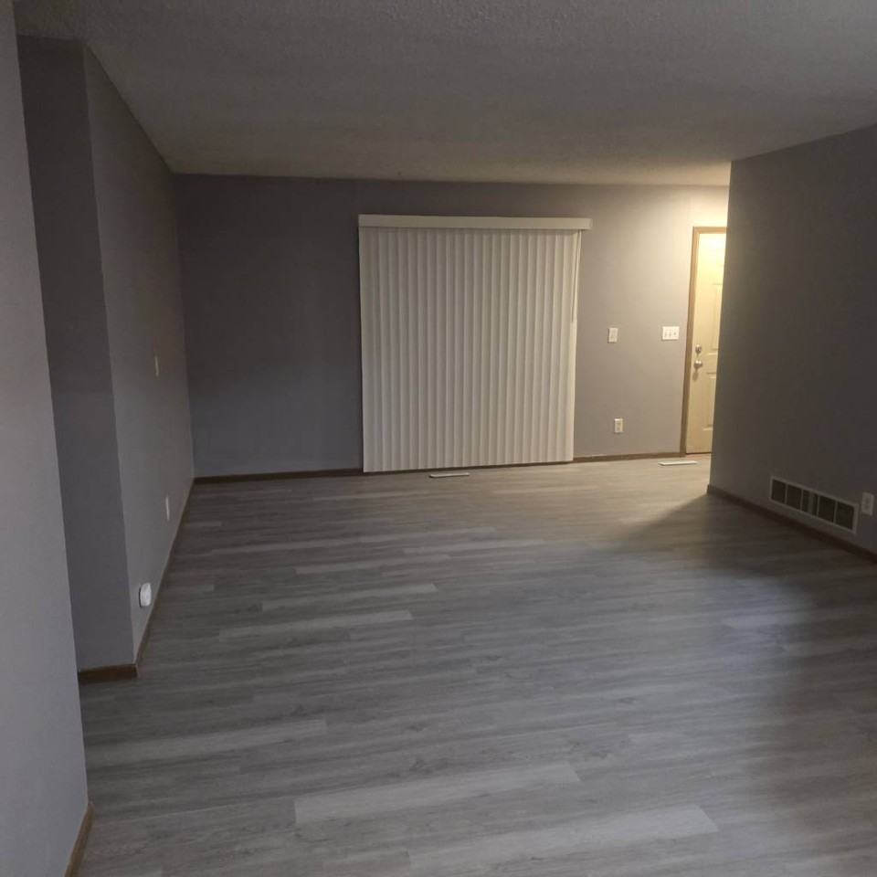 20229 Hunter Ct - Photo 4 of 13