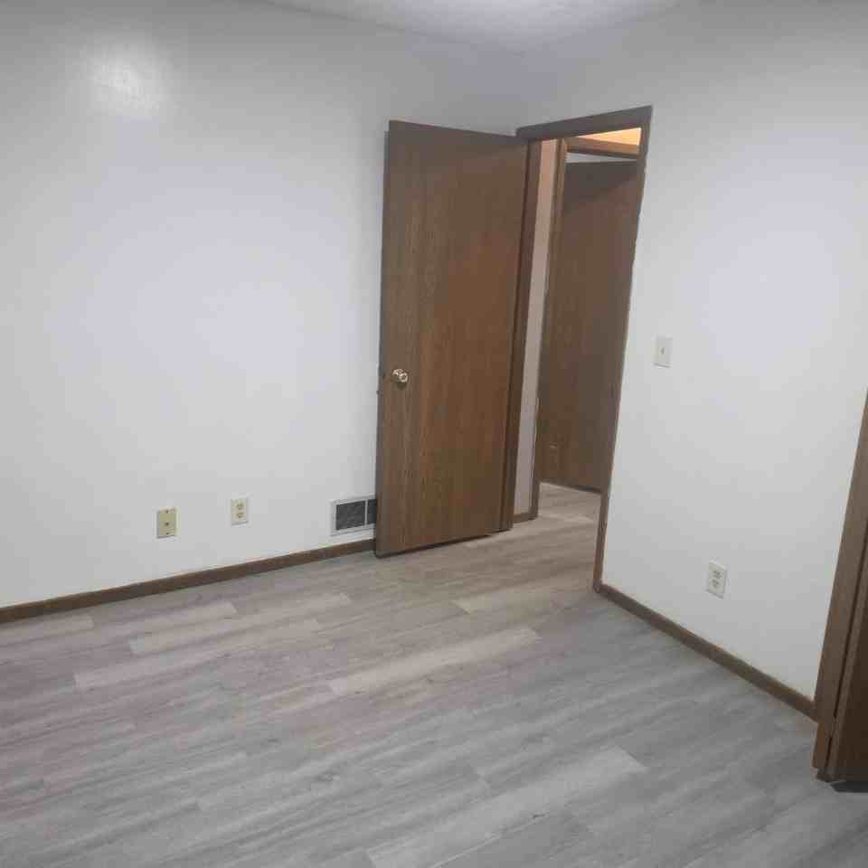 20229 Hunter Ct - Photo 5 of 13