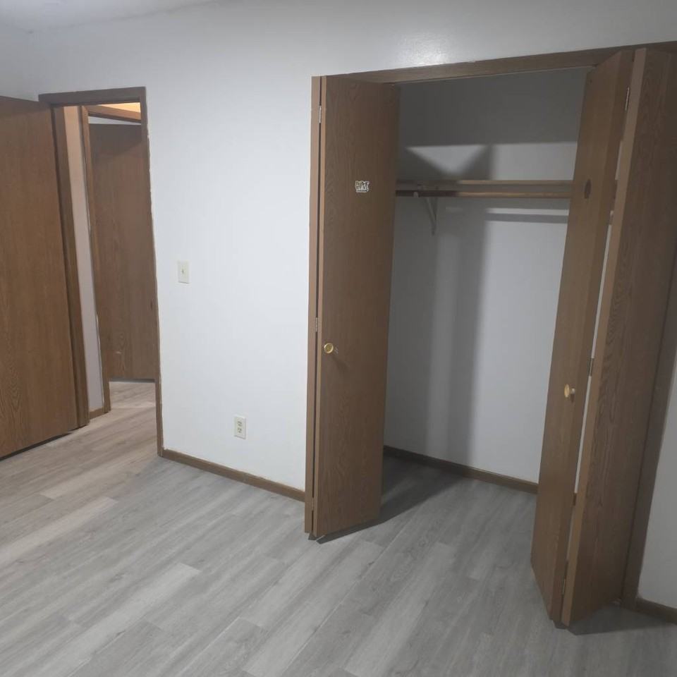 20229 Hunter Ct - Photo 6 of 13