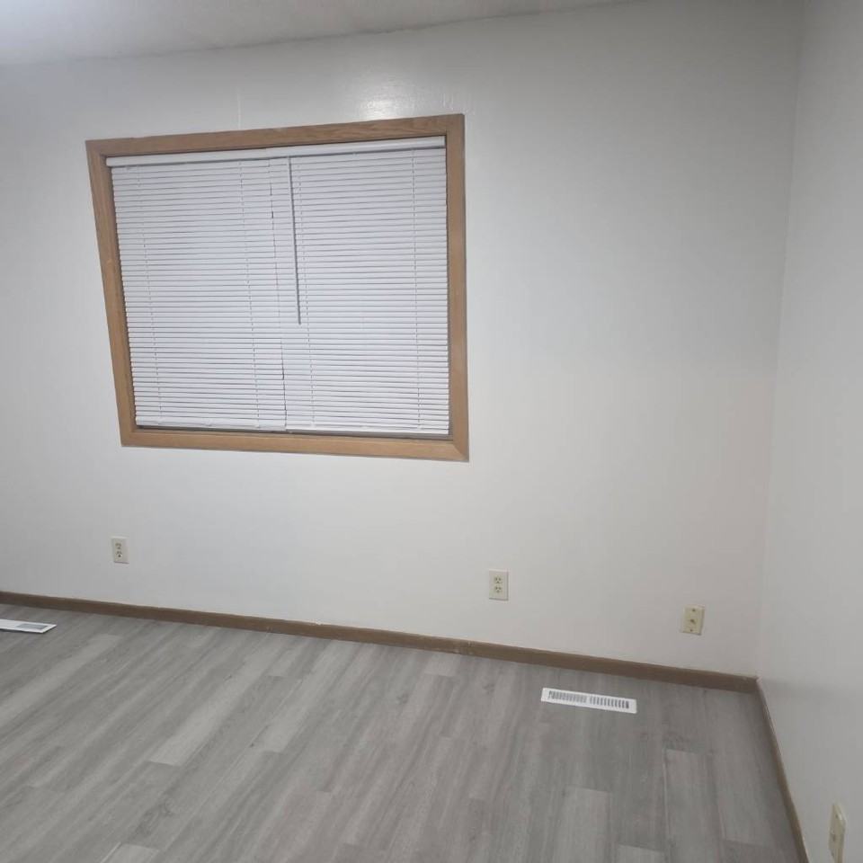 20229 Hunter Ct - Photo 7 of 13