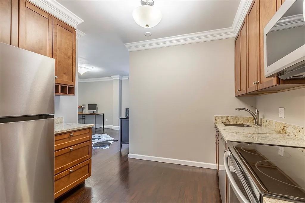 483 Beacon St #67 - Photo 3 of 10