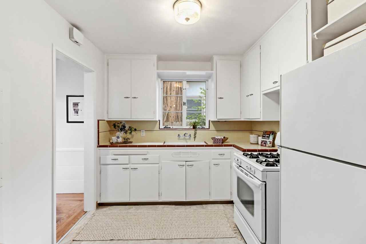 802 45th St - Photo 7 of 16