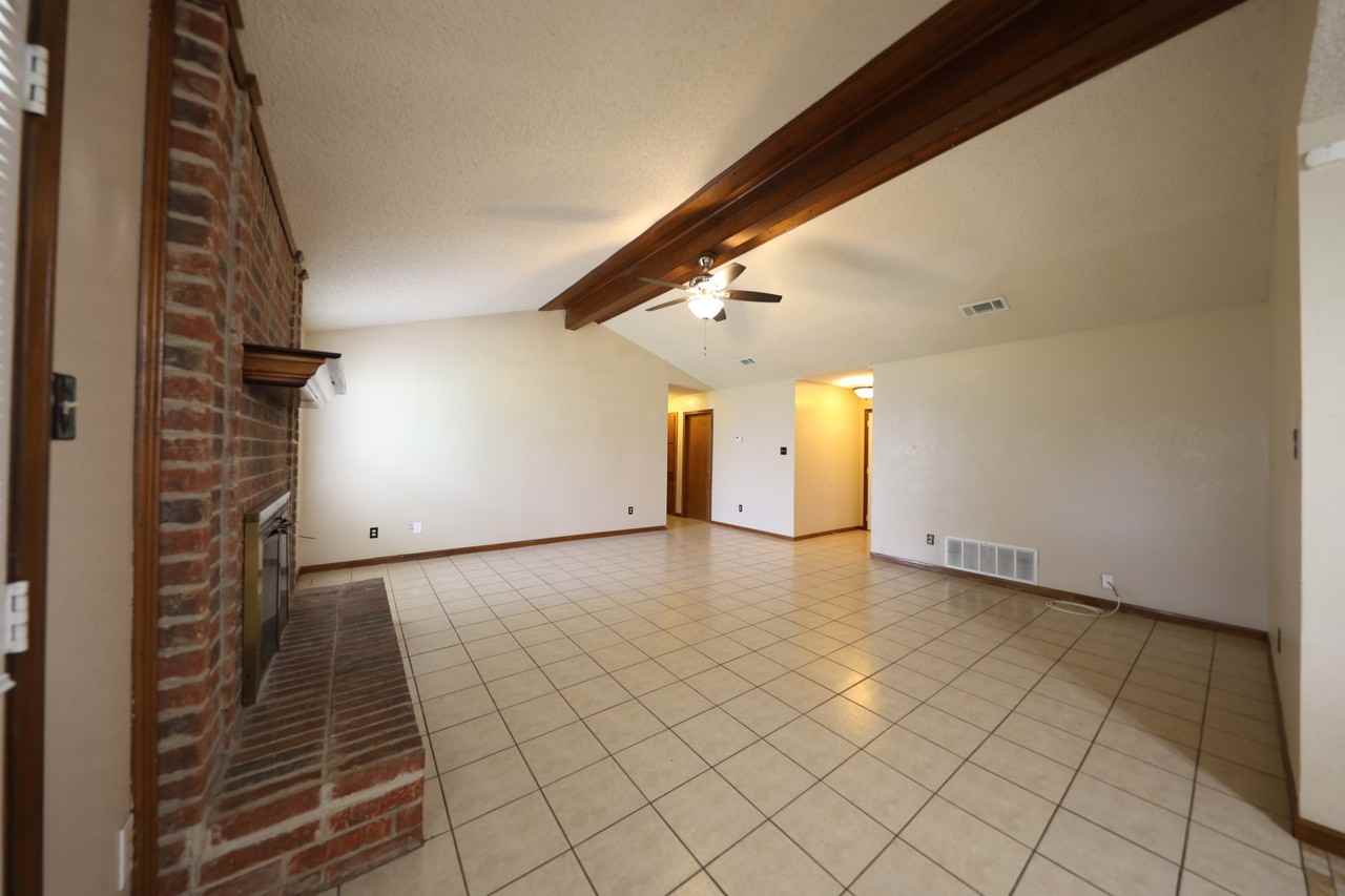 209 Brandy Loop - Photo 6 of 17