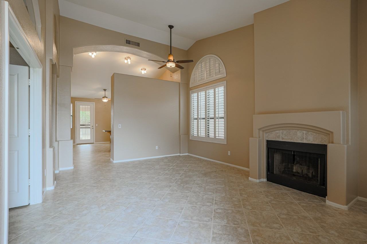 263 E Ashurst Dr - Photo 6 of 34