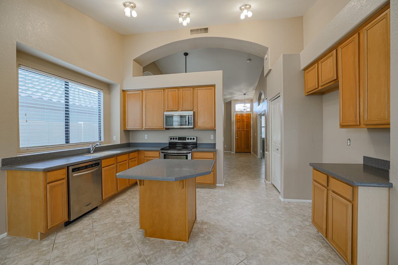 263 E Ashurst Dr - Photo 4 of 34