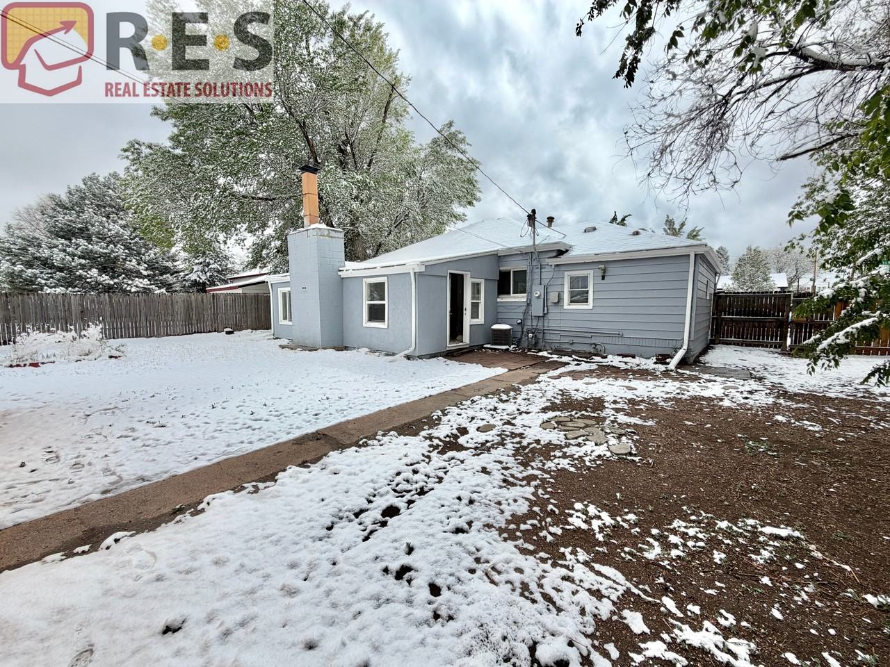 988 Yates St - Photo 2 of 19