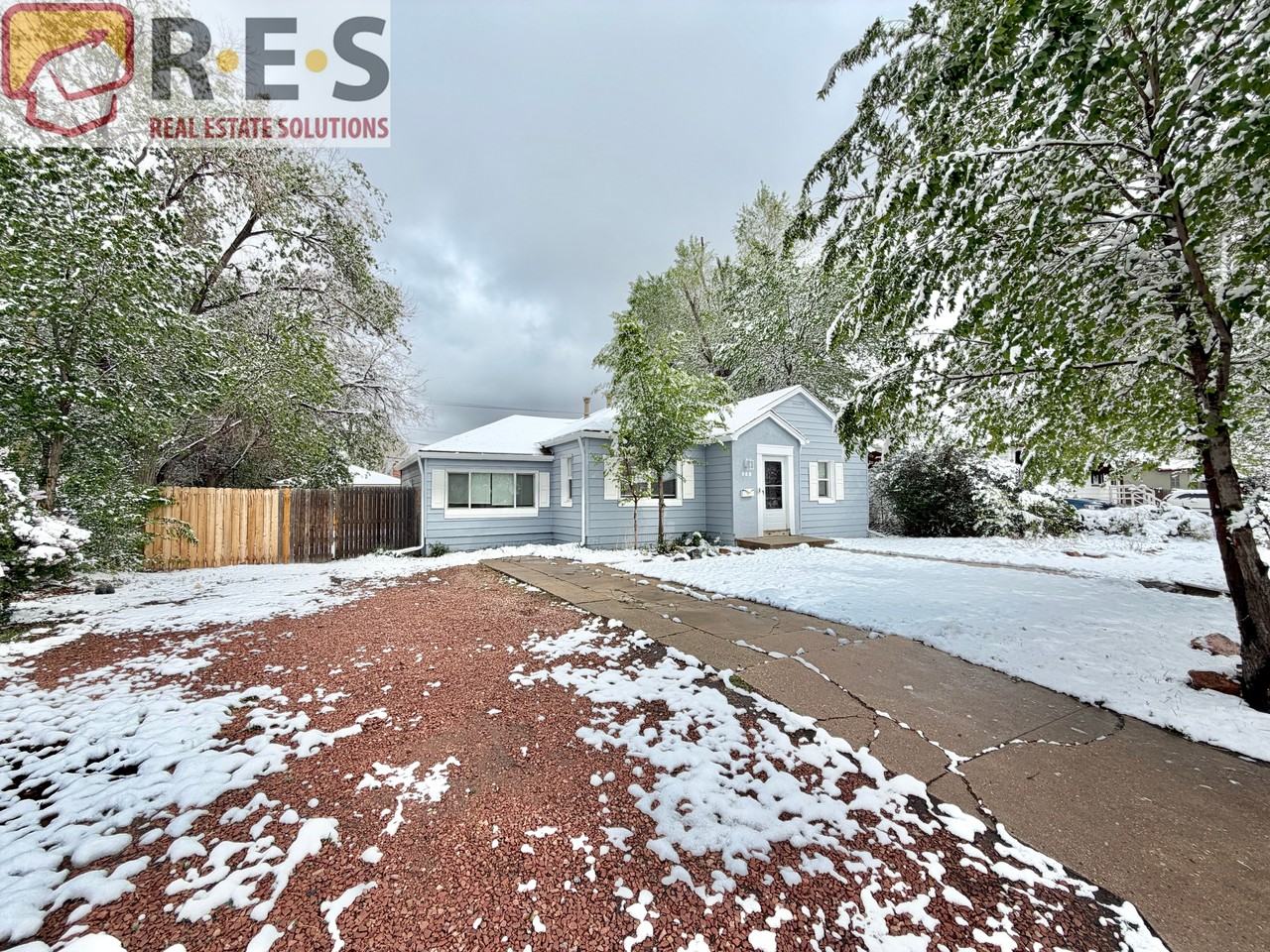 988 Yates St - Photo 3 of 19