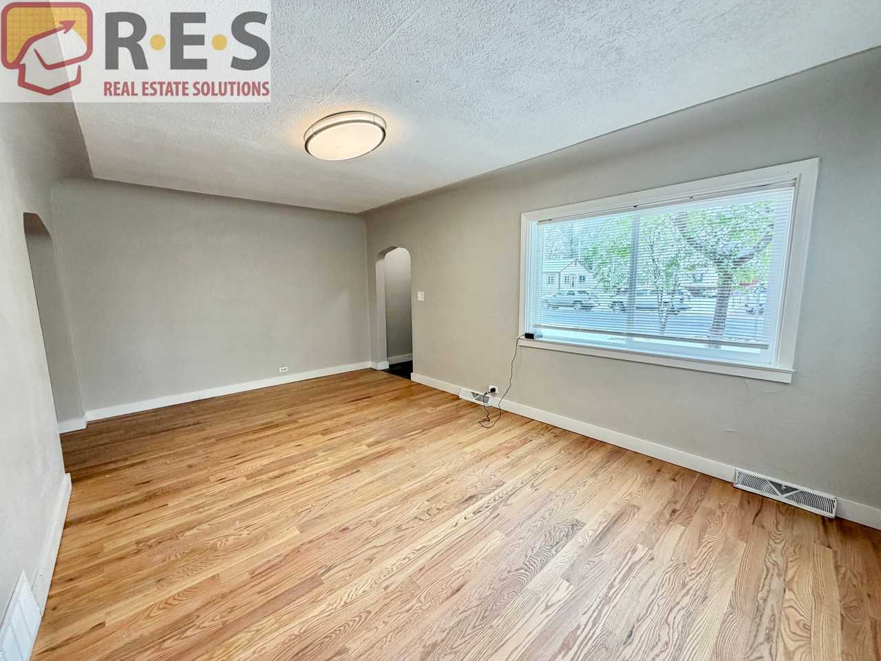 988 Yates St - Photo 6 of 19