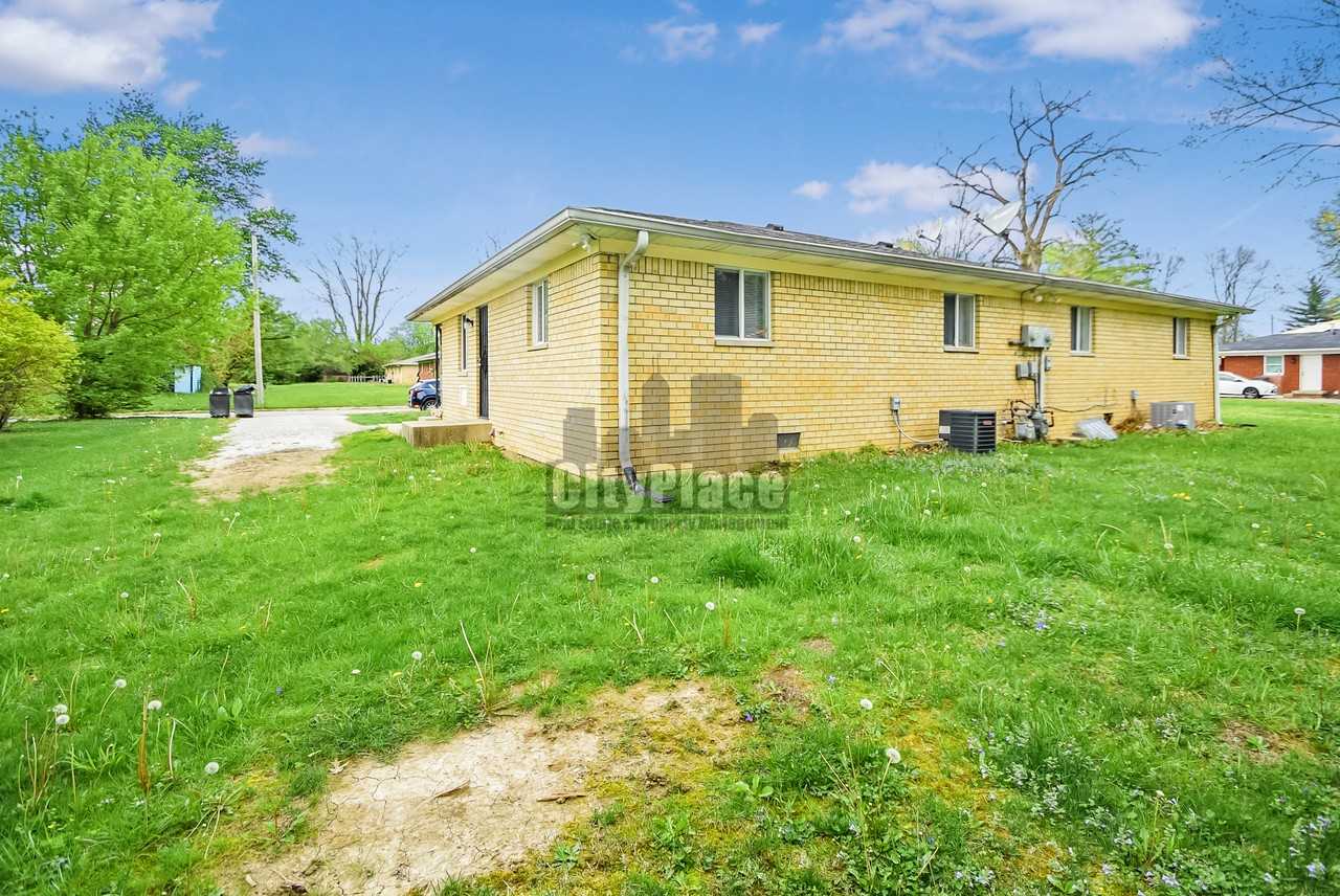 1213 Taylor Dr E - Photo 5 of 18