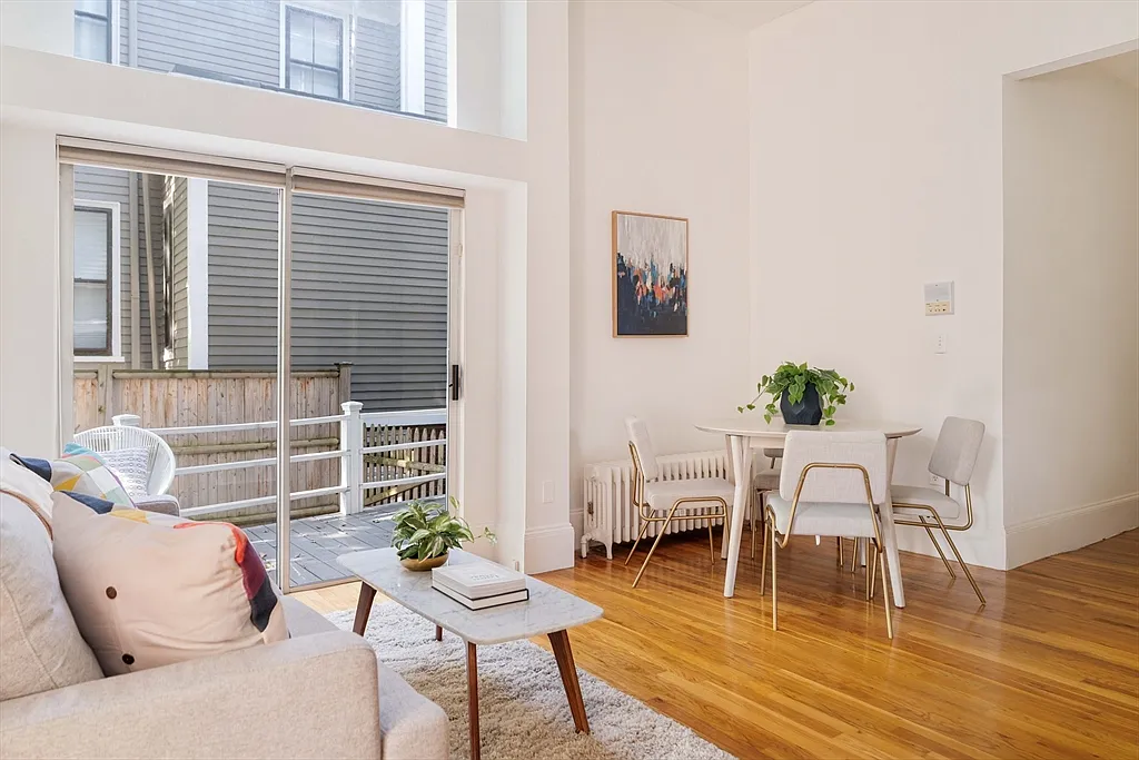 22 Bigelow St #1C - Photo 4 of 12