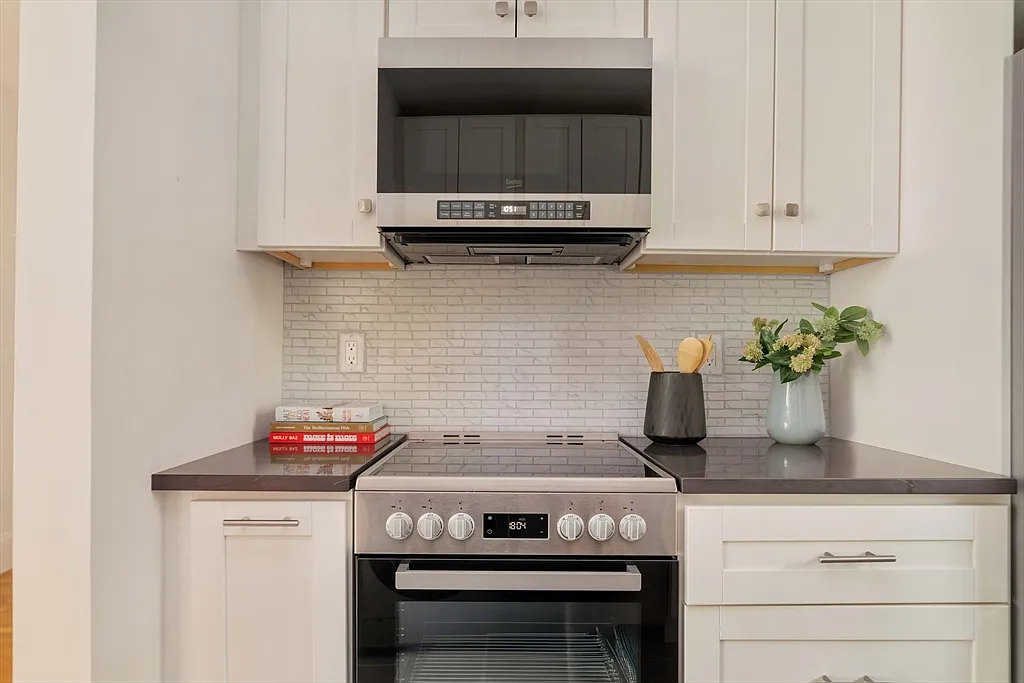 22 Bigelow St #1C - Photo 7 of 12