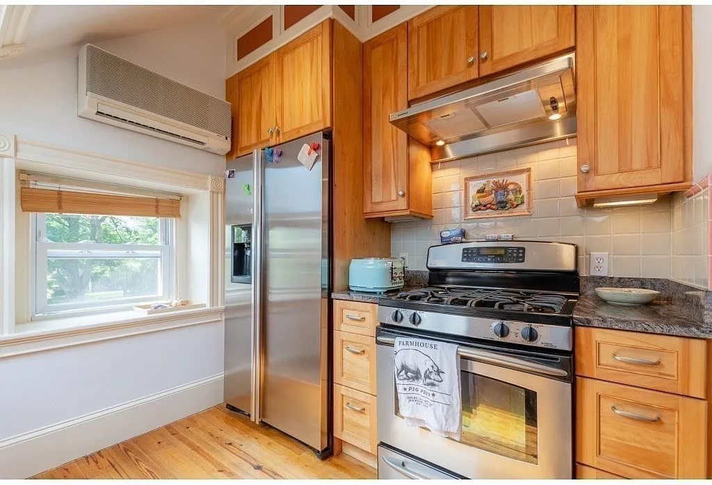 35 Grandview Ave #3 - Photo 2 of 12