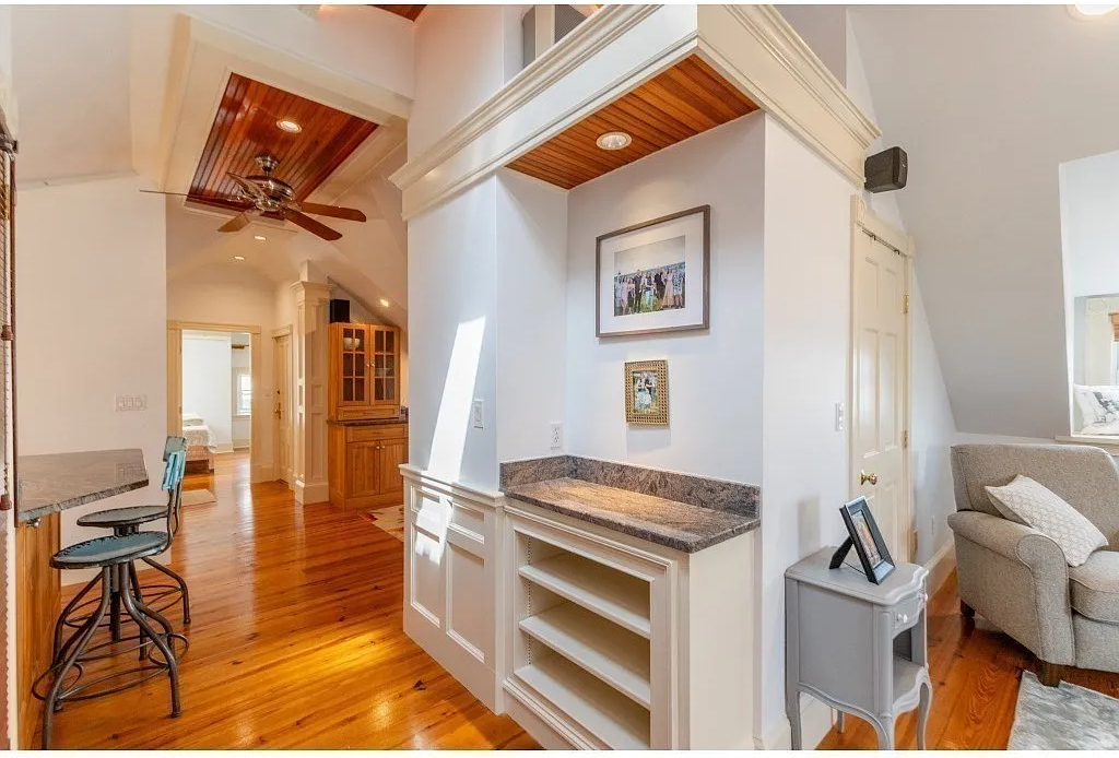 35 Grandview Ave #3 - Photo 7 of 12