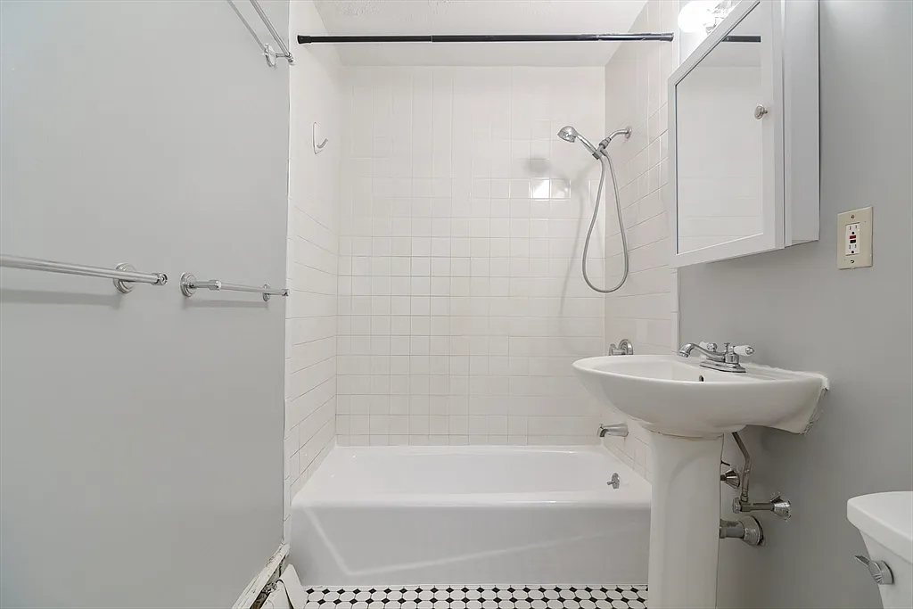 46 Adams St #B5 - Photo 3 of 12