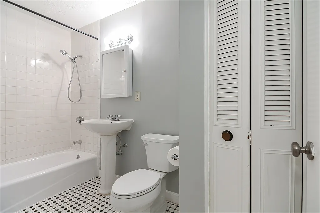 46 Adams St #B5 - Photo 6 of 12