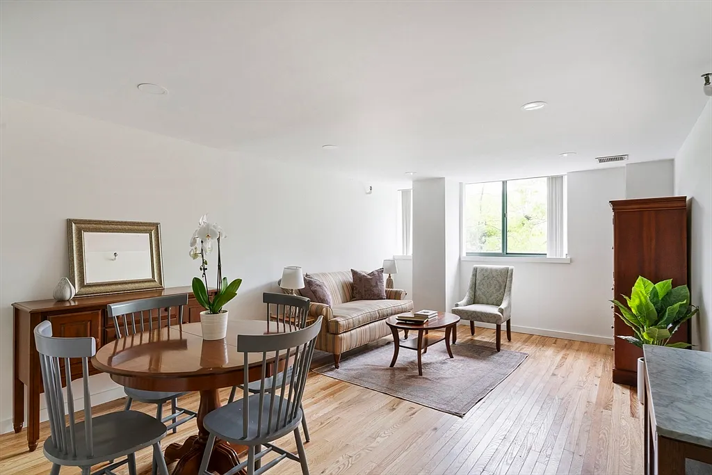 42 8th St #4210 - Photo 5 of 11