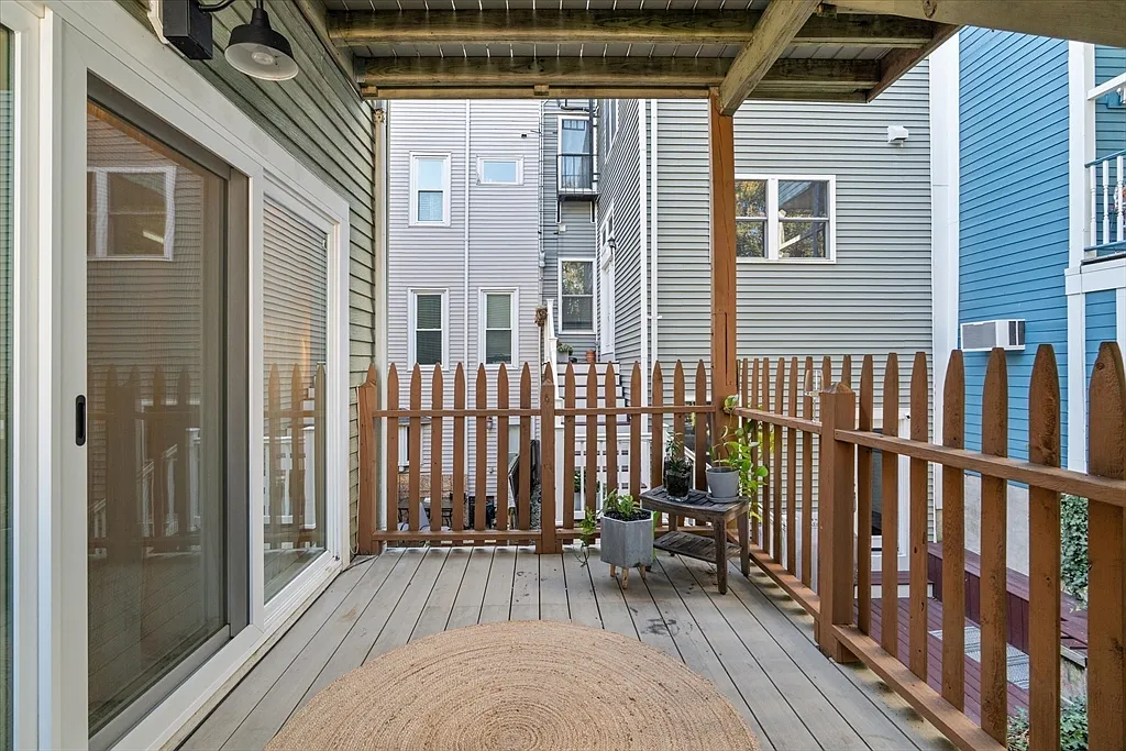 402 E 7th St #2 - Photo 4 of 16