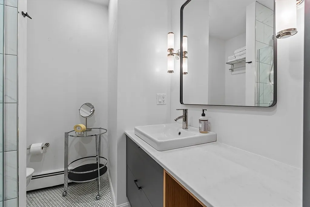 402 E 7th St #2 - Photo 5 of 16