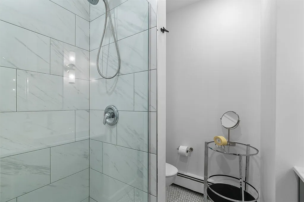402 E 7th St #2 - Photo 6 of 16