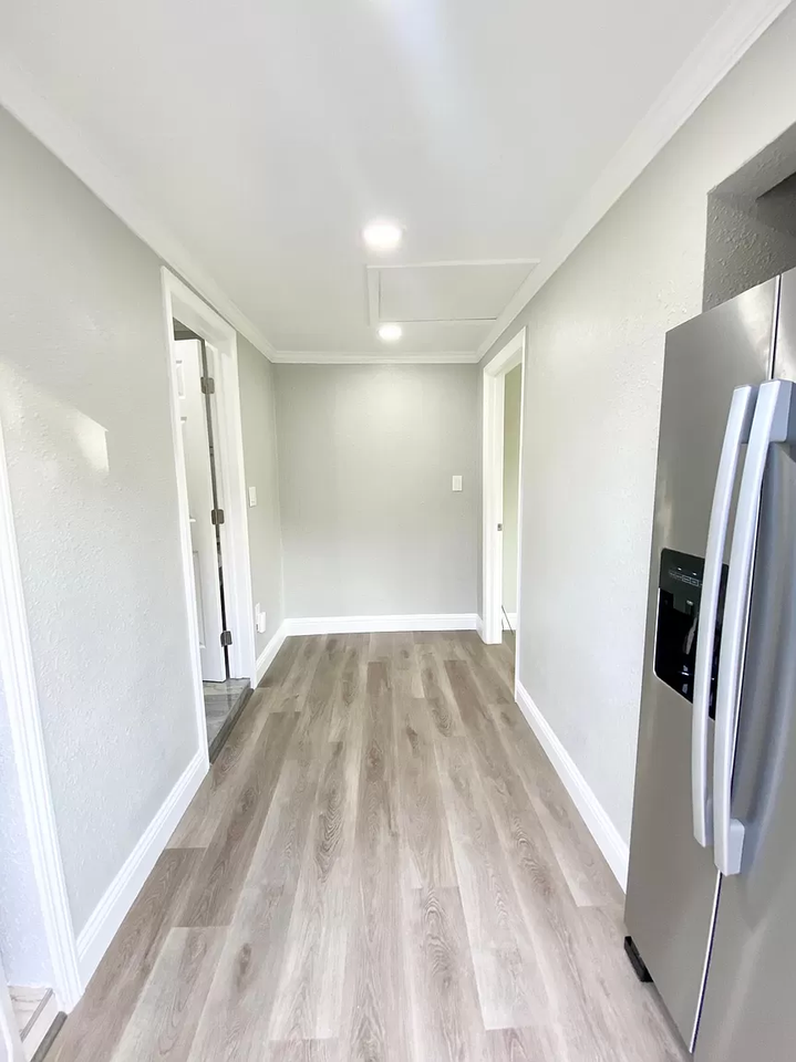 2716 Elm St #B - Photo 2 of 6