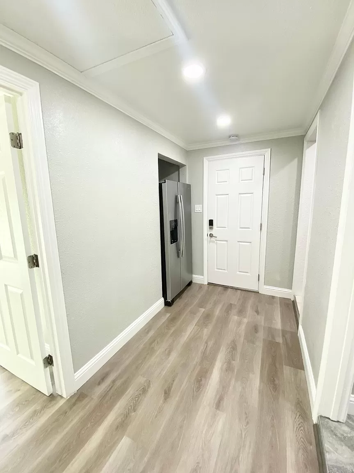 2716 Elm St #B - Photo 3 of 6