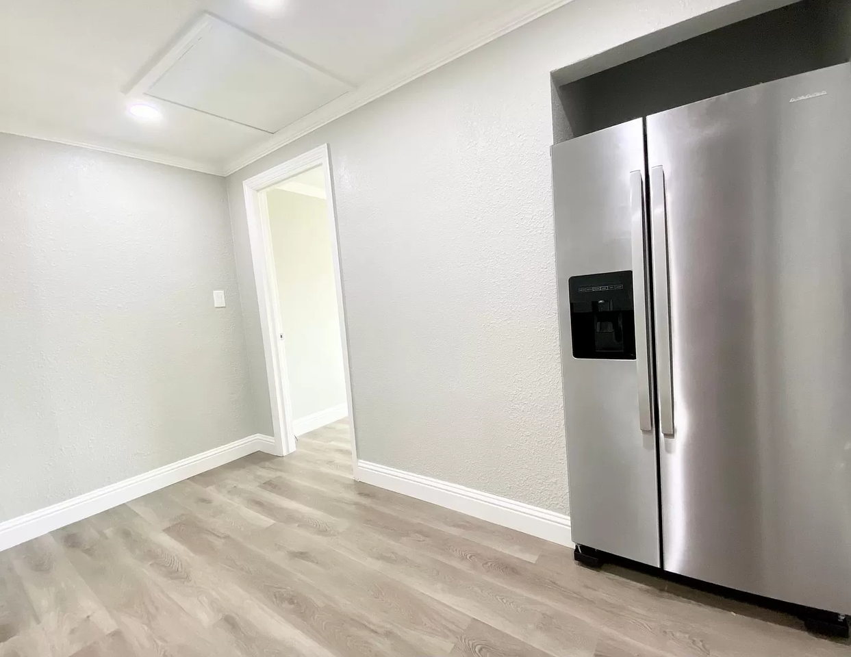 2716 Elm St #B - Photo 5 of 6