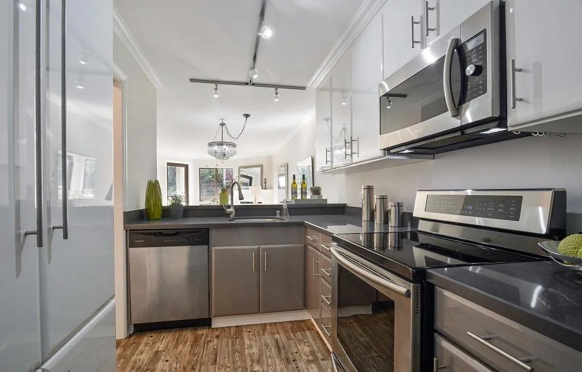 785 Golden Gate Ave - Photo 4 of 12