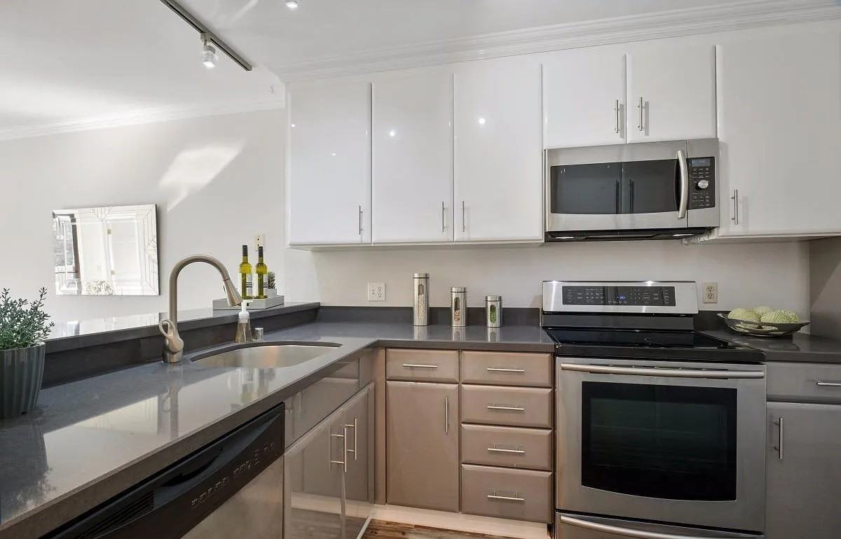 785 Golden Gate Ave - Photo 7 of 12