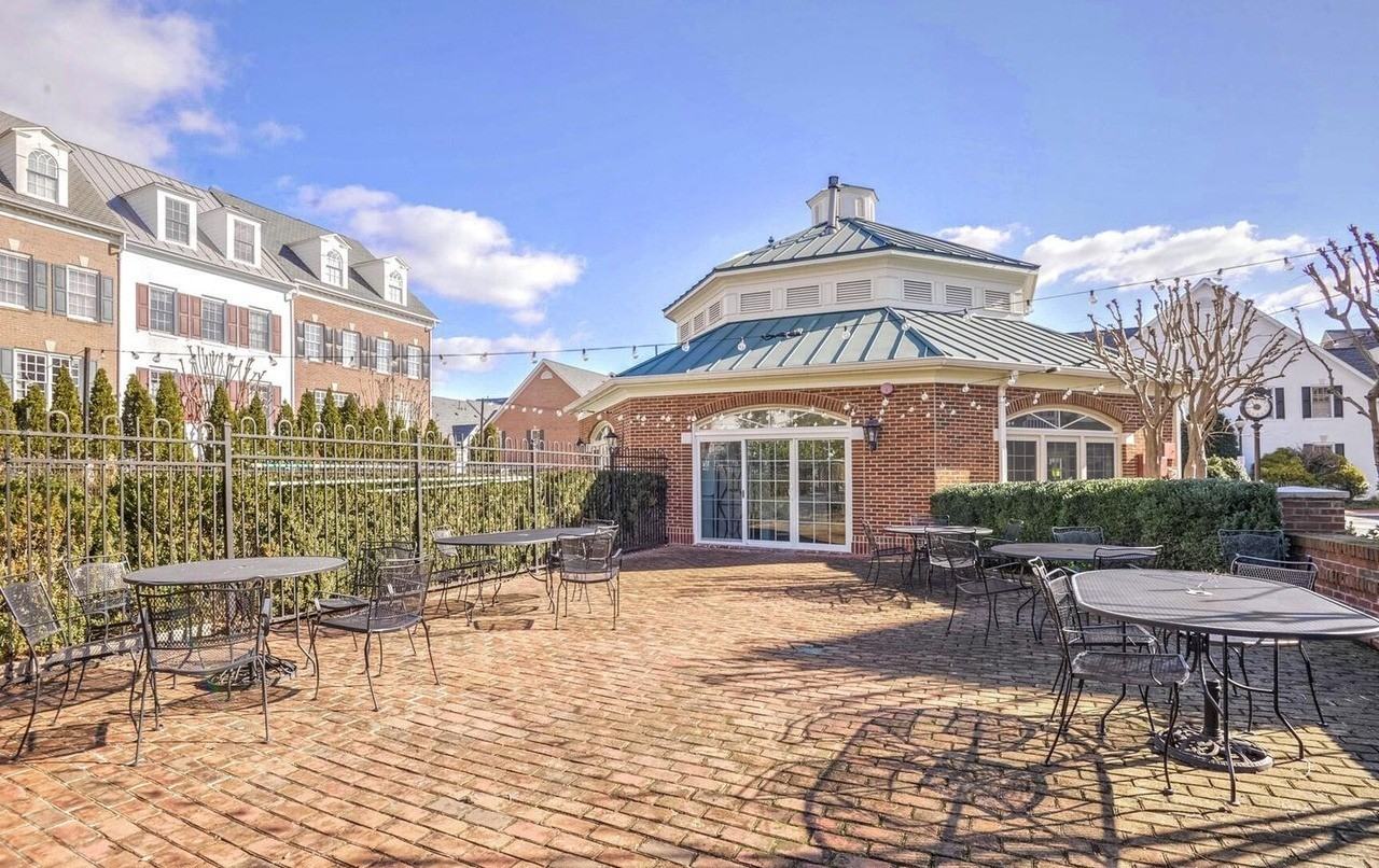 1324 Roundhouse Ln - Photo 3 of 36