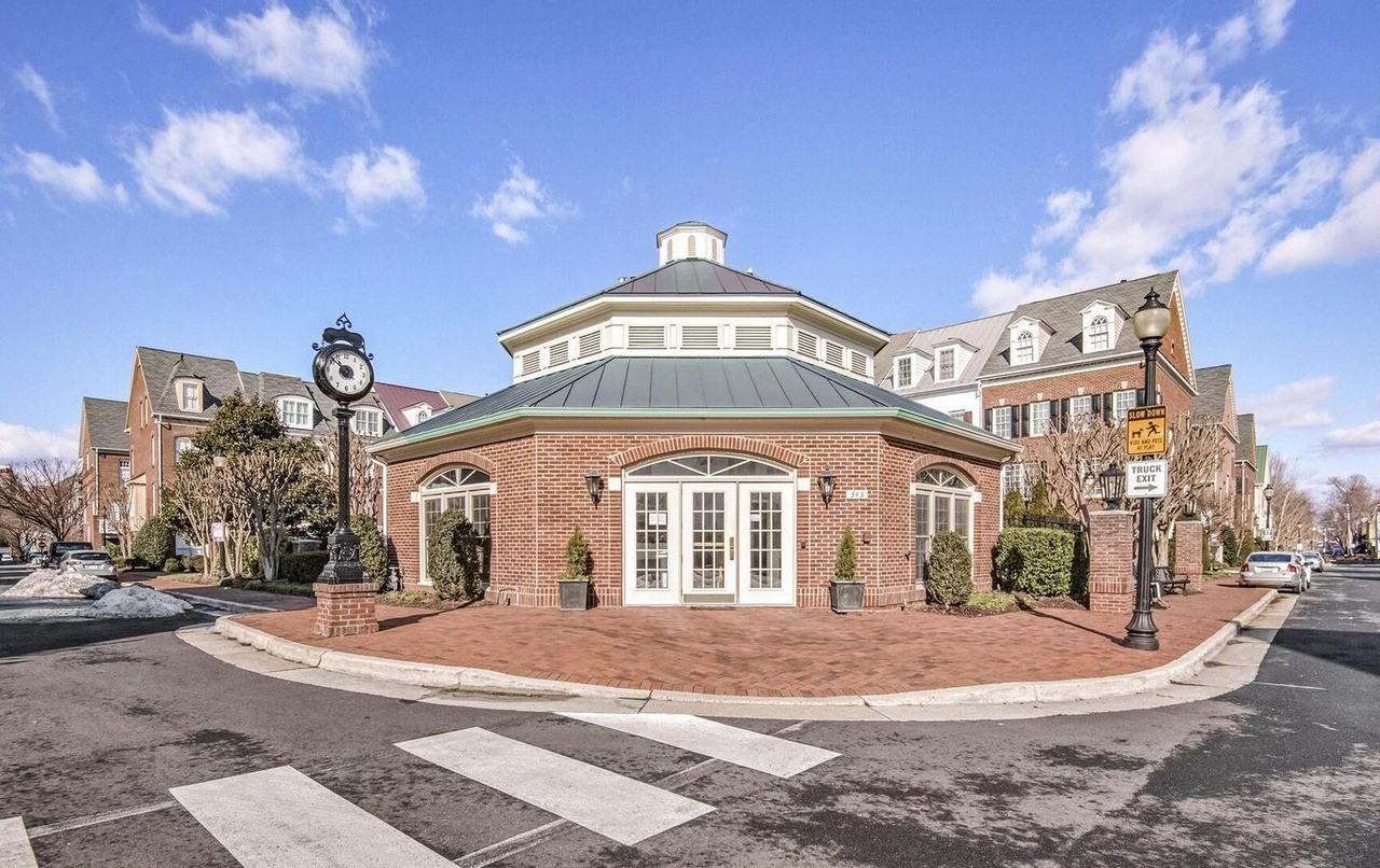 1324 Roundhouse Ln - Photo 6 of 36