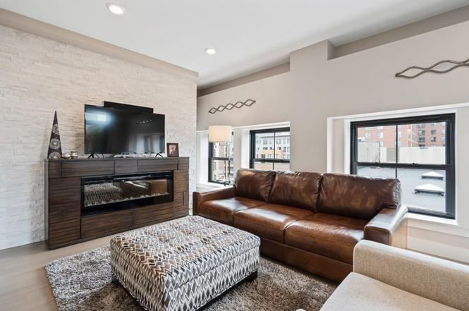121 Portland St - Photo 3 of 20