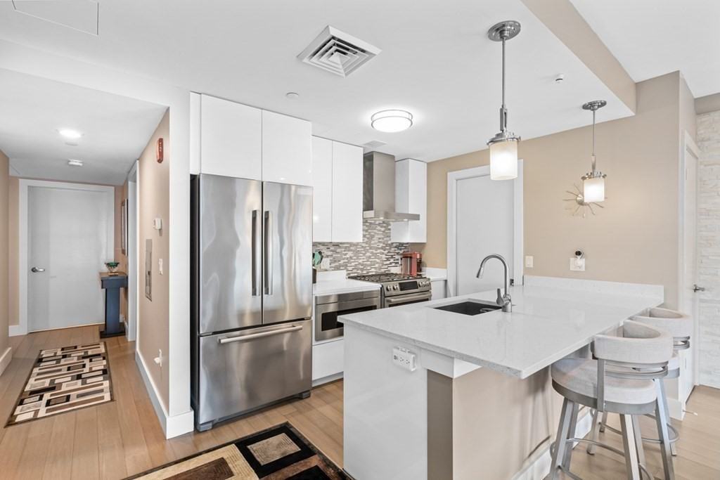 121 Portland St - Photo 4 of 20