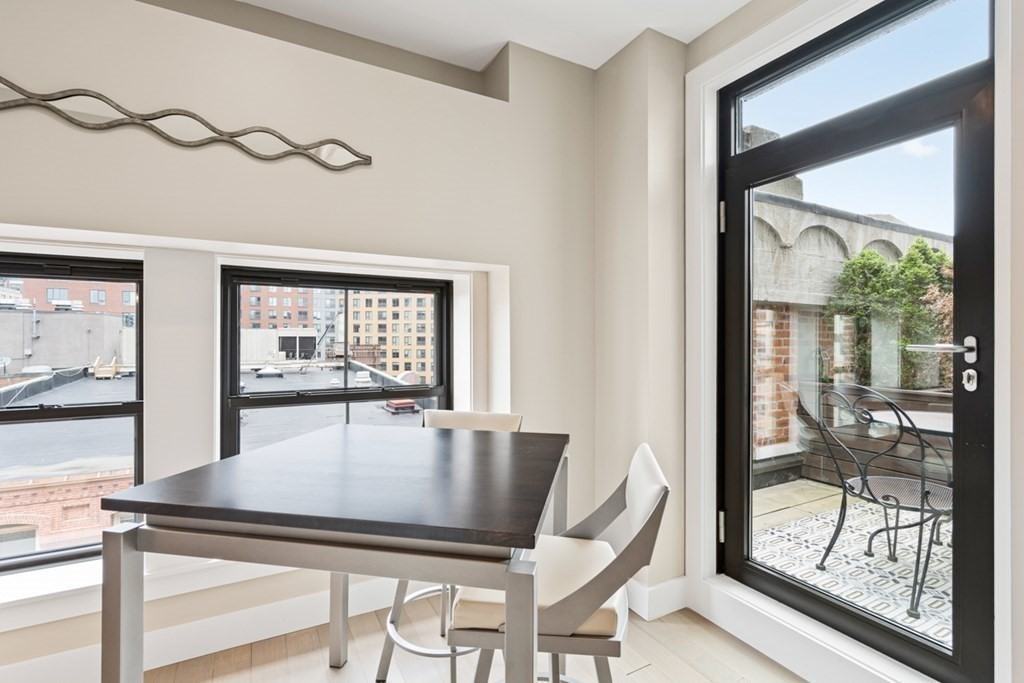 121 Portland St - Photo 6 of 20