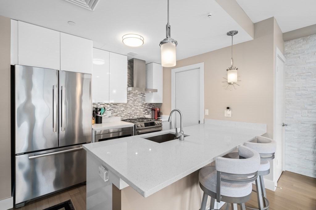 121 Portland St - Photo 7 of 20