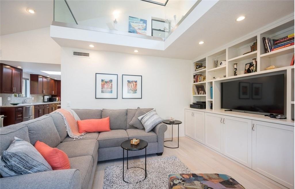 1260 Ella St - Photo 3 of 23