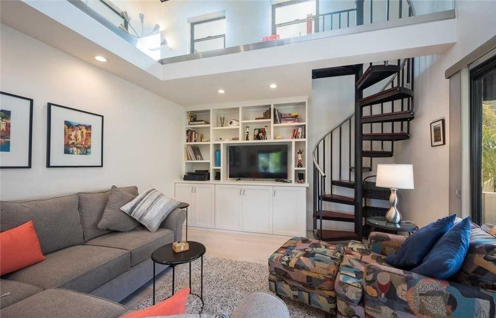 1260 Ella St - Photo 5 of 23