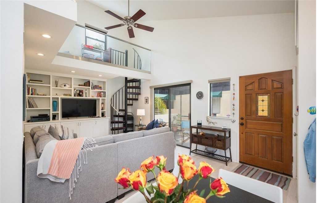 1260 Ella St - Photo 6 of 23