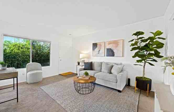 4557 33rd St - Photo 4 of 20