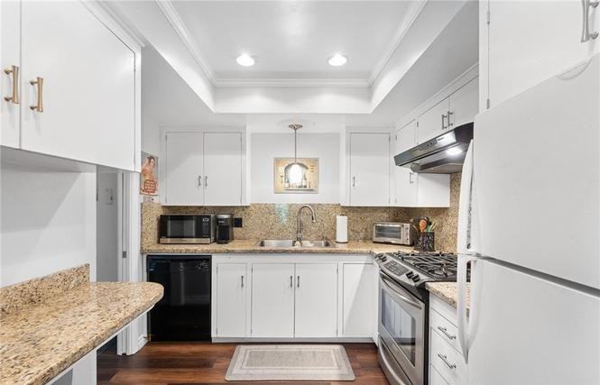 1641 S Pomona Ave - Photo 3 of 24