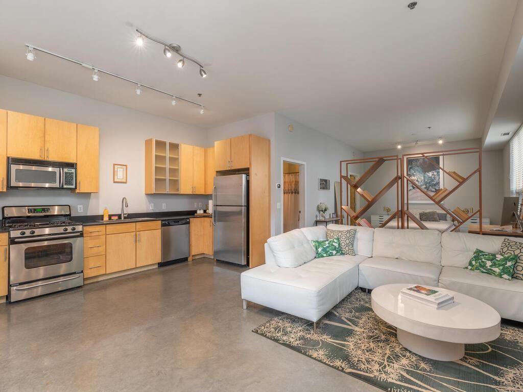 490 Temperance St - Photo 2 of 21