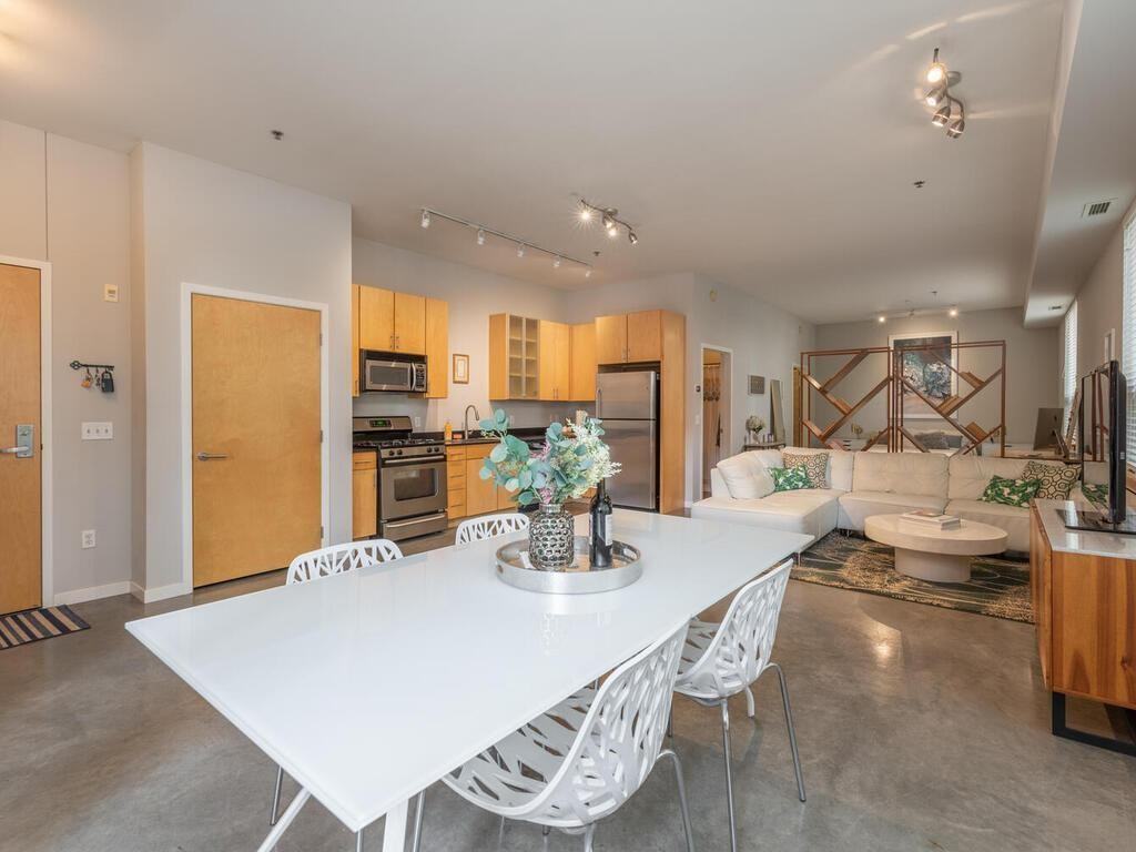 490 Temperance St - Photo 4 of 21