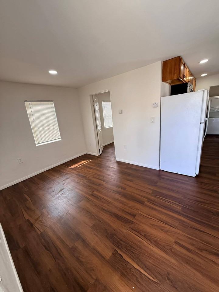 503 E Park St - Photo 2 of 12