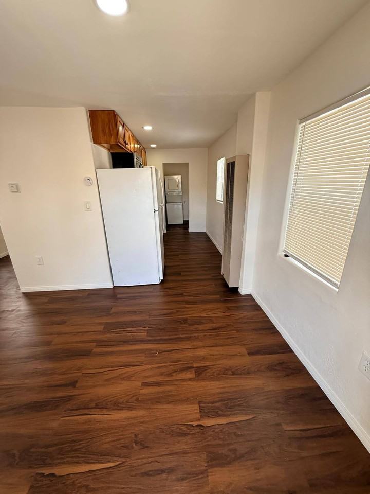 503 E Park St - Photo 4 of 12