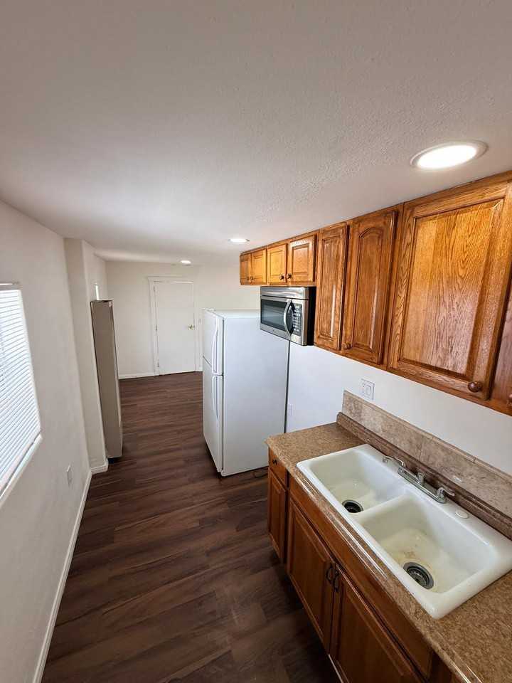 503 E Park St - Photo 6 of 12