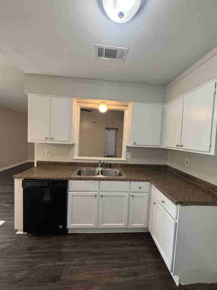 1511 S Cleveland St - Photo 5 of 17