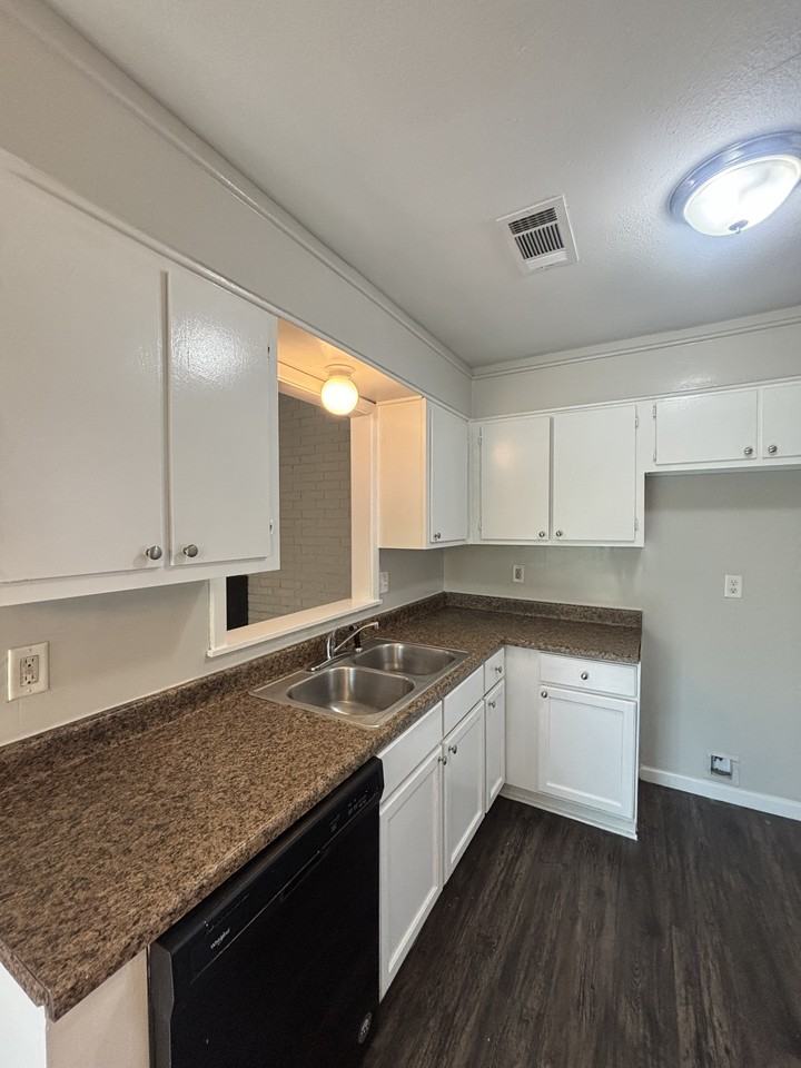 1511 S Cleveland St - Photo 6 of 17
