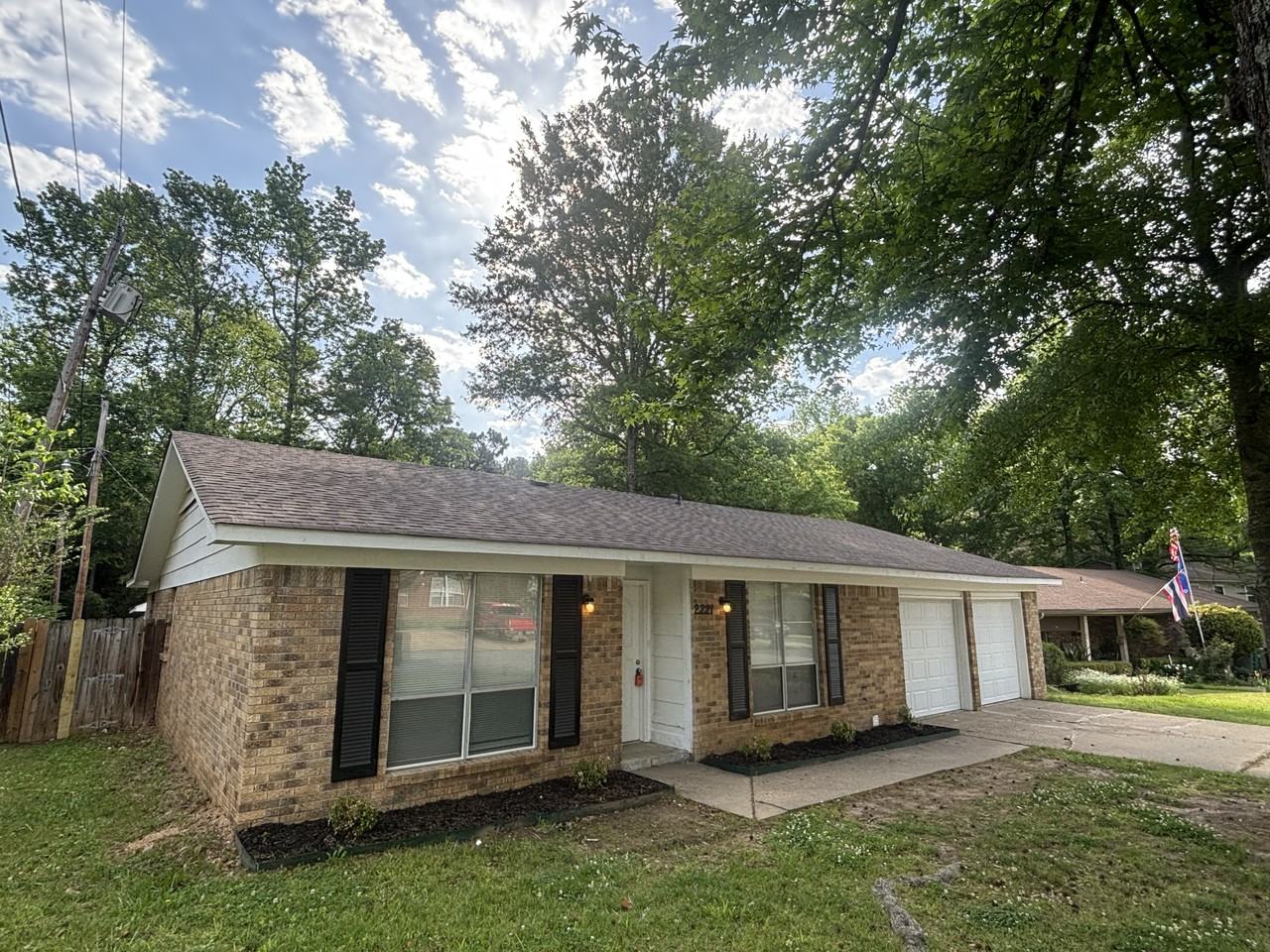 2221 Dorchester Dr - Photo 2 of 18