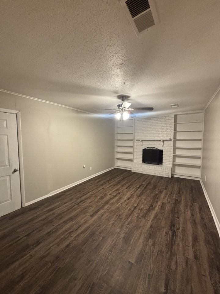 2221 Dorchester Dr - Photo 3 of 18