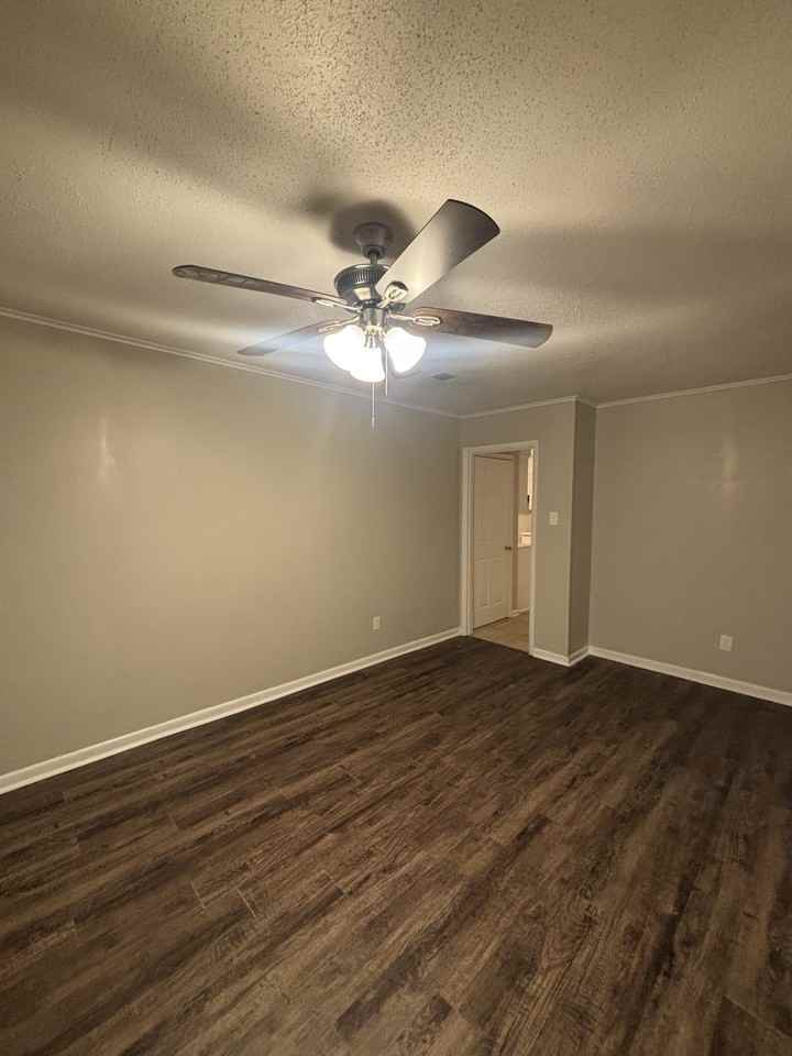 2221 Dorchester Dr - Photo 5 of 18