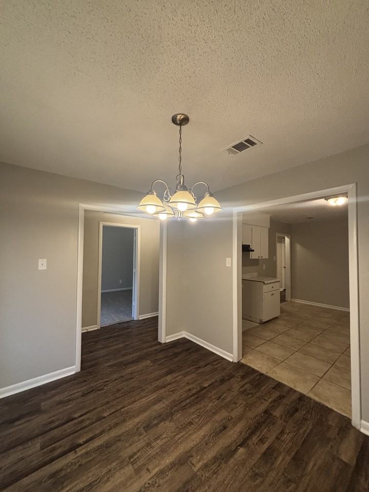 2221 Dorchester Dr - Photo 6 of 18